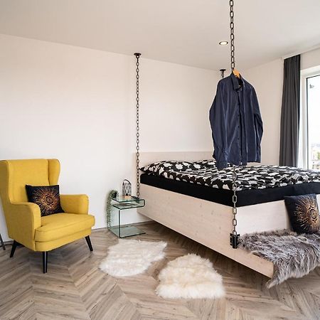 Zeppelin Studio With An Industrial View - Brno Appartement Buitenkant foto