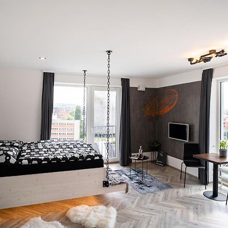 Zeppelin Studio With An Industrial View - Brno Appartement Buitenkant foto