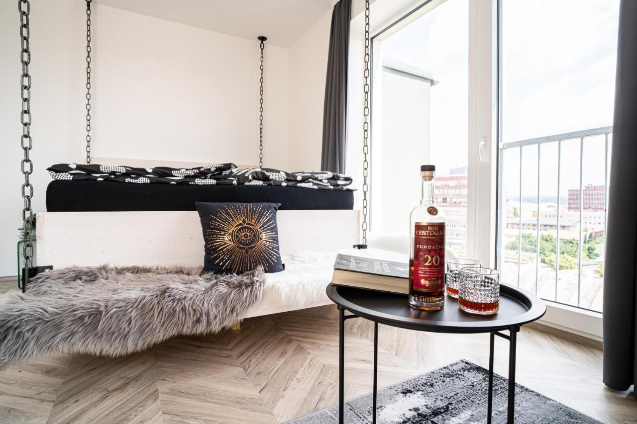 Zeppelin Studio With An Industrial View - Brno Appartement Buitenkant foto