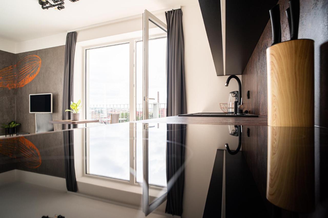Zeppelin Studio With An Industrial View - Brno Appartement Buitenkant foto