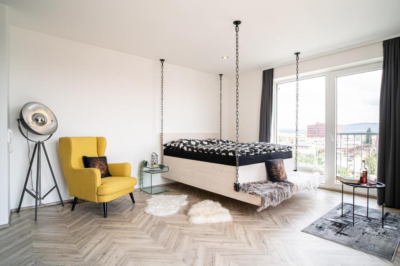 Zeppelin Studio With An Industrial View - Brno Appartement Buitenkant foto