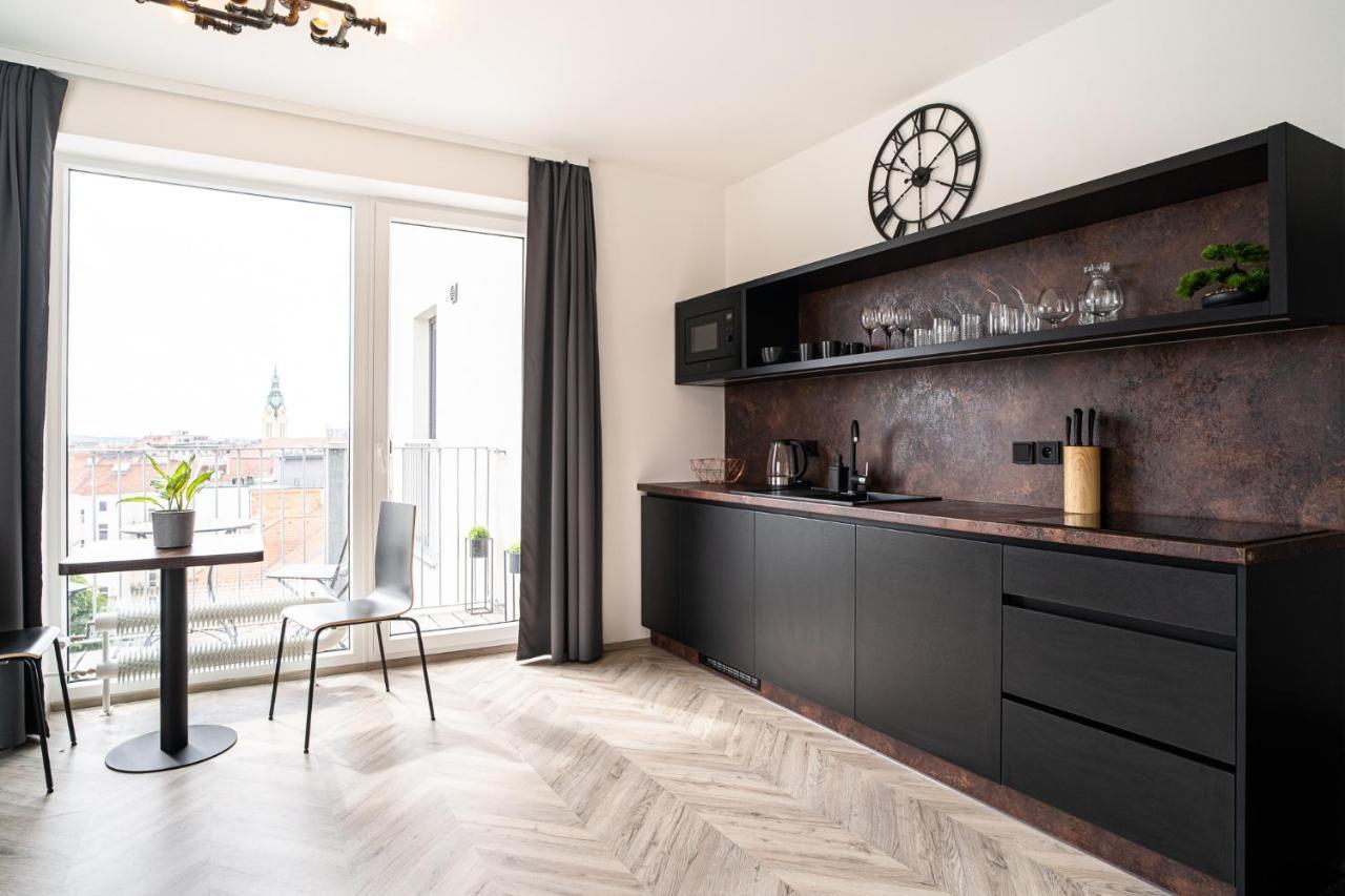 Zeppelin Studio With An Industrial View - Brno Appartement Buitenkant foto