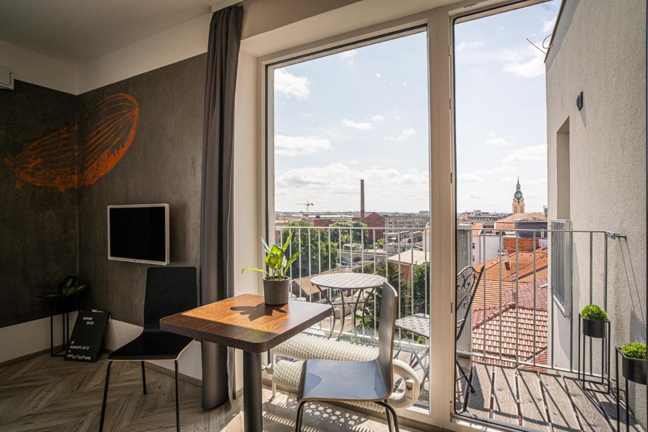 Zeppelin Studio With An Industrial View - Brno Appartement Buitenkant foto