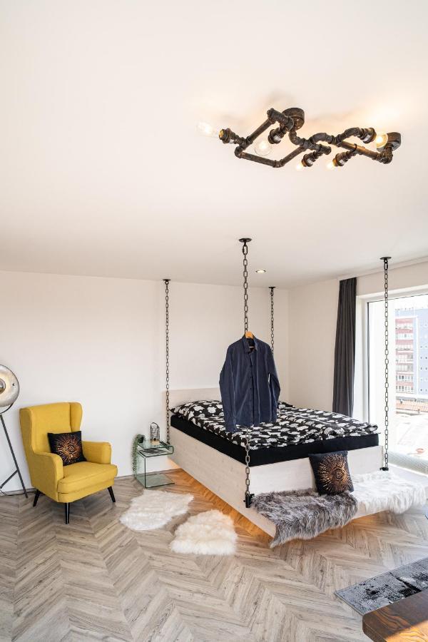 Zeppelin Studio With An Industrial View - Brno Appartement Buitenkant foto