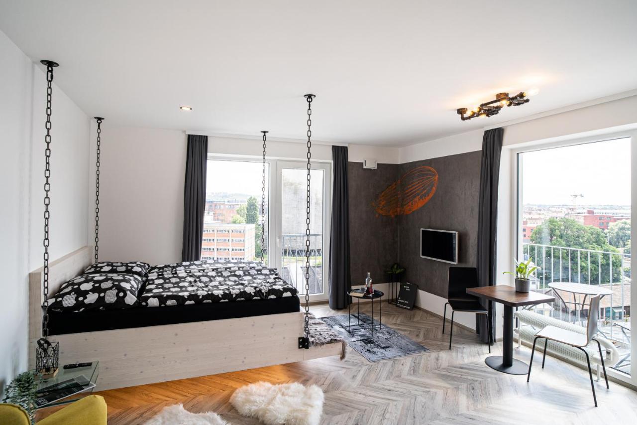 Zeppelin Studio With An Industrial View - Brno Appartement Buitenkant foto